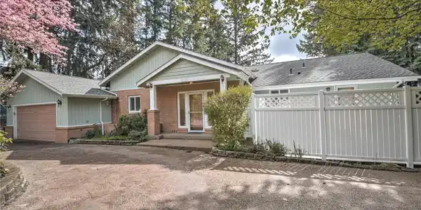 3710 Long Lake SE