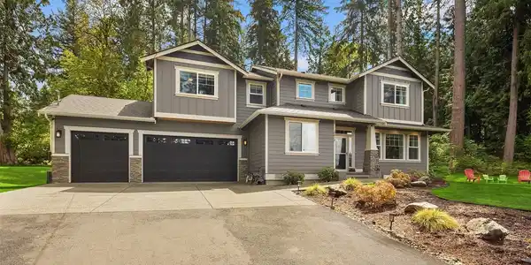 2613 Lake Roesiger