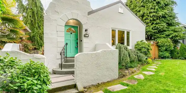 8011 Roosevelt Way NE