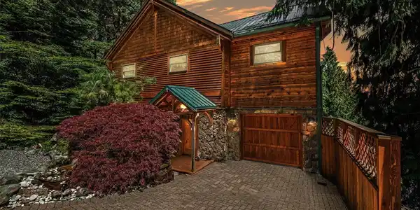 6415 Adams Log Cabin