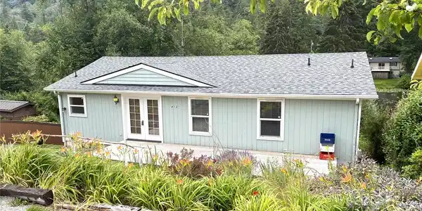 413 Lakeside