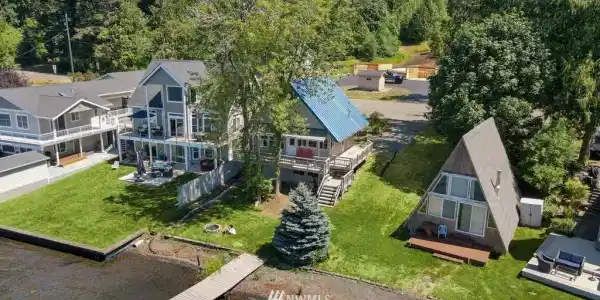 1323 Summit Lake Shore NW