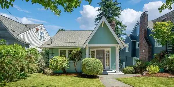 7712 17th NE