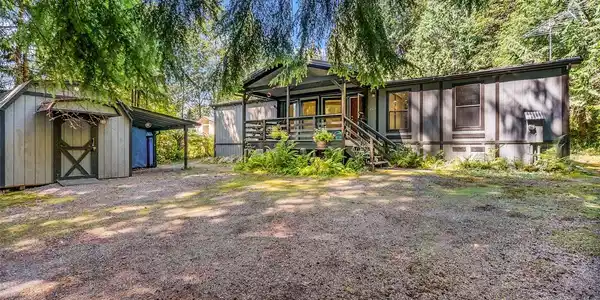 213 Lake Roesiger
