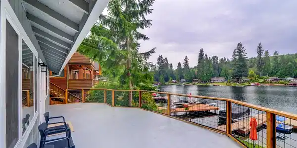 2616 Lake Roesiger