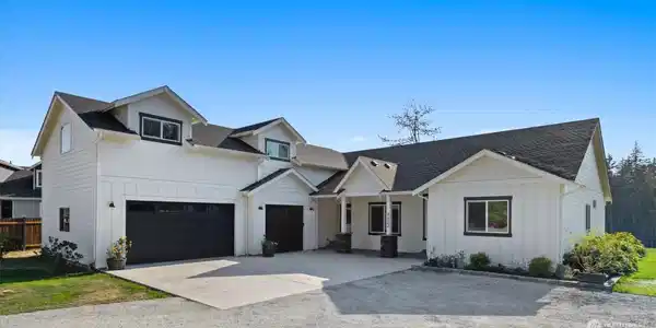 8622 192nd NW