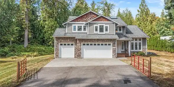 5712 Storm Lake