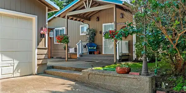 1710 Summit Lake Shore NW