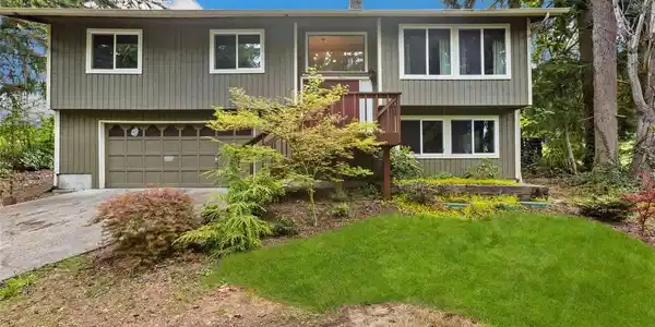 3614 176th E