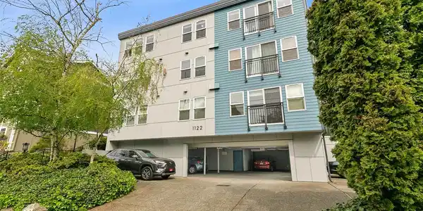 1122 10th E