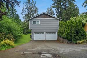 553 Lake Louise SW