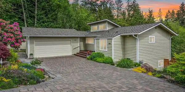 3103 104th SE