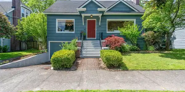 7343 16th NE