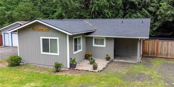 910 E Timberlake East