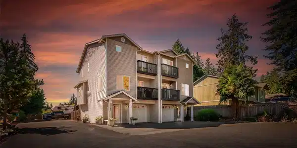 20407 Cascade E