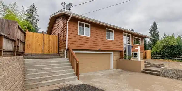 7503 Shorewood SE