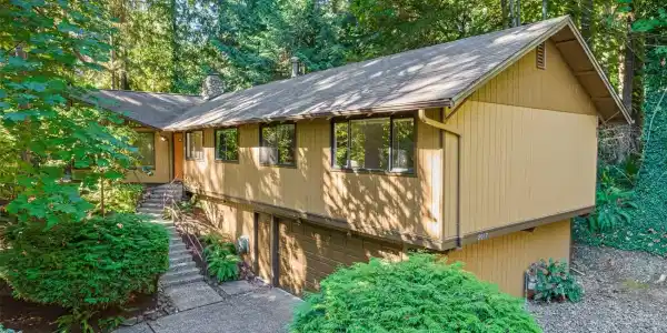 2087 Lakemoor SW