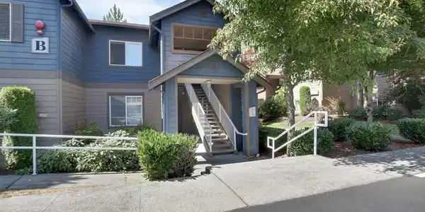 10825 SE 200th