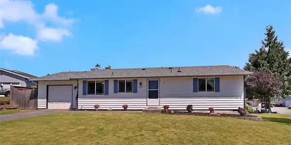 9721 8th NE