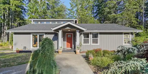 151 Lakeway