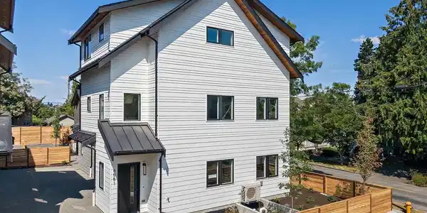 6551 Chapin N