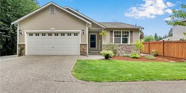 7502 208th E