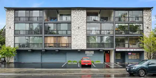 7320 Green Lake N