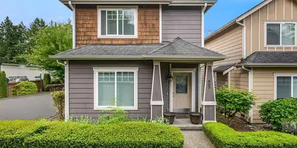 907 117th SE