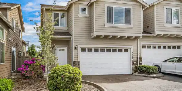 9224 11th NE