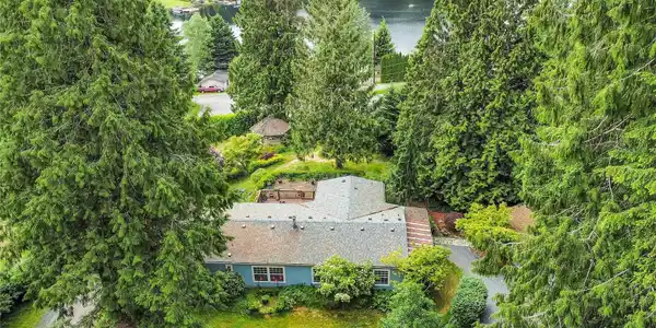 2721 Lake Roesiger