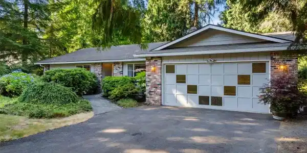 2256 Lakemoor SW
