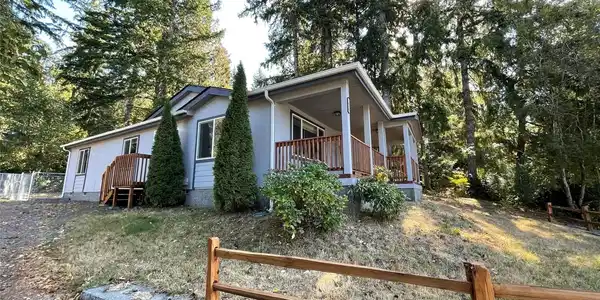 1090 Trails End