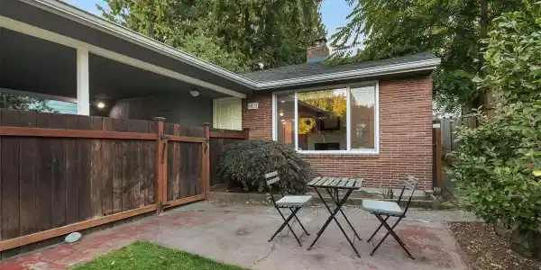 8821 15th NE