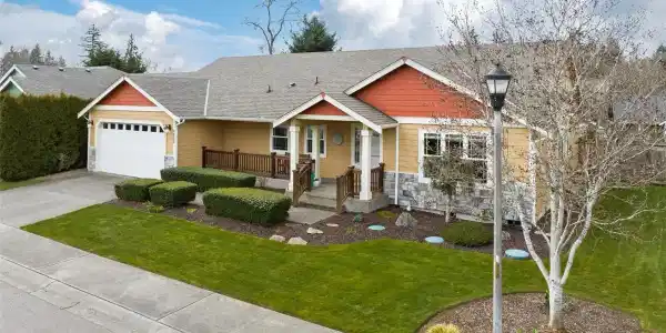 8902 Eagle Point Loop SW
