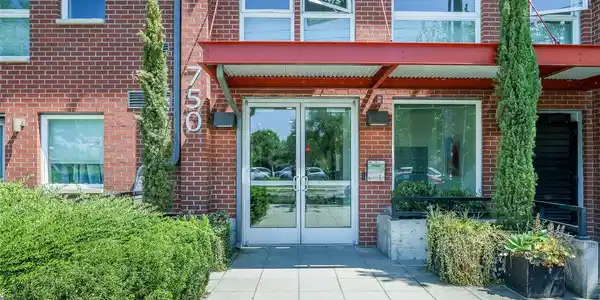750 11th E