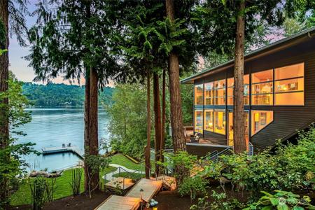 2808 Lake Sammamish NE