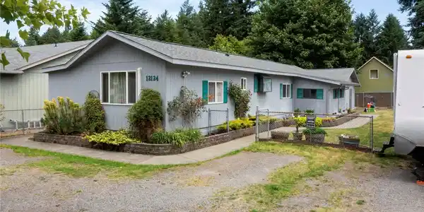 12124 Sanford SE