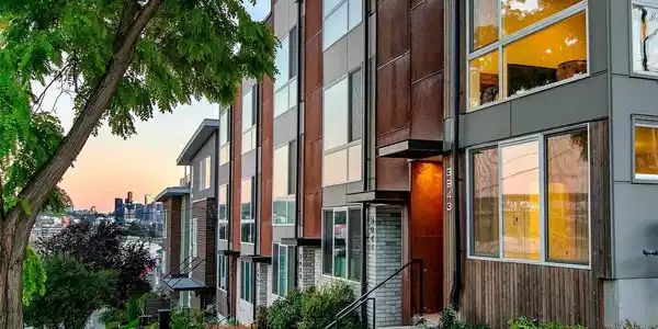 3943 2nd NE