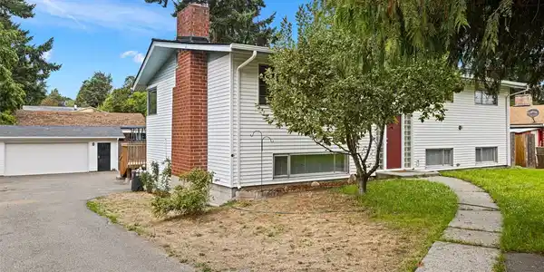 11441 10th SW