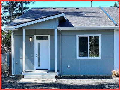 607 Sunset NE