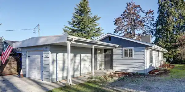 8821 Rose SW