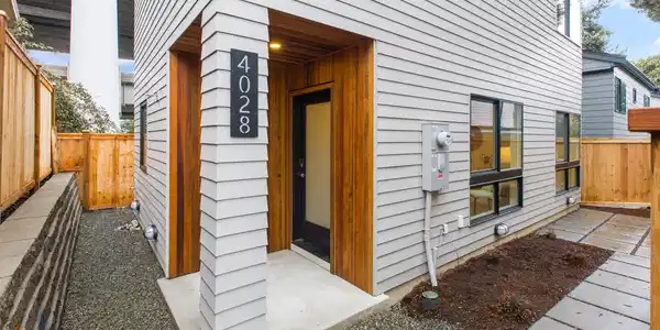 4028 5th NE