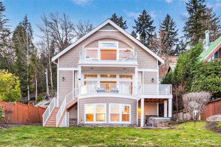 1096 Lake Sammamish NE