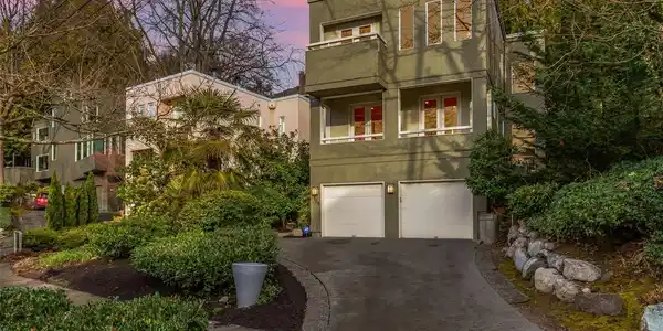 702 13th E