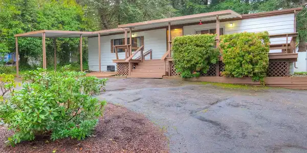 551 Crescent