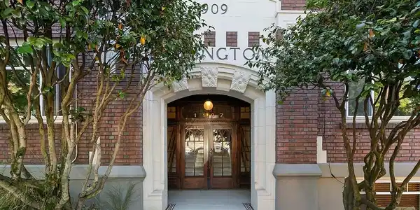 1107 Denny