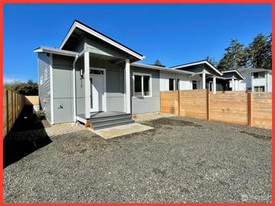 613 Sunset NE