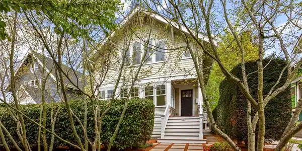 3929 Sunnyside N