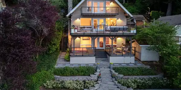 935 Summit Lake Shore NW