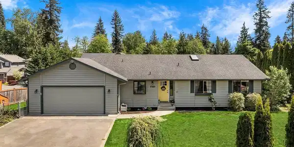 615 Rhodora Heights